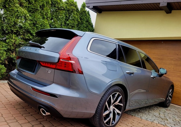 Volvo V60 cena 88800 przebieg: 203000, rok produkcji 2018 z Opoczno małe 596